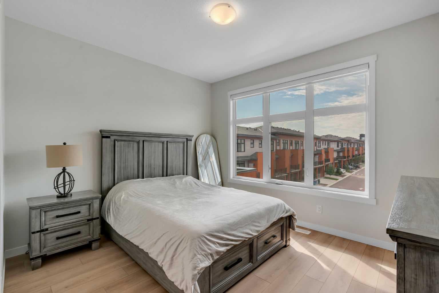 805, 400 Belmont Street SW