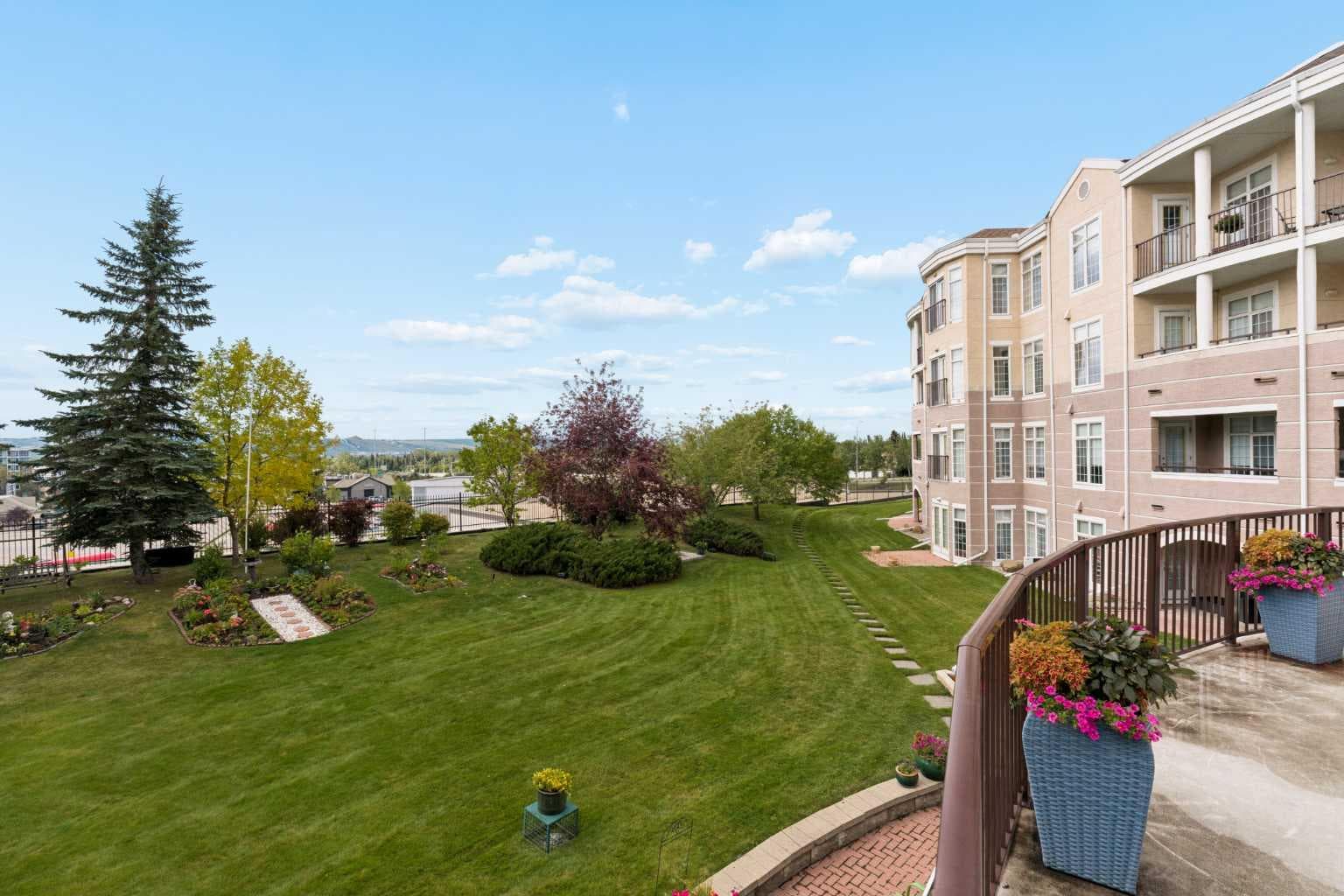 142, 5201 Dalhousie Drive NW