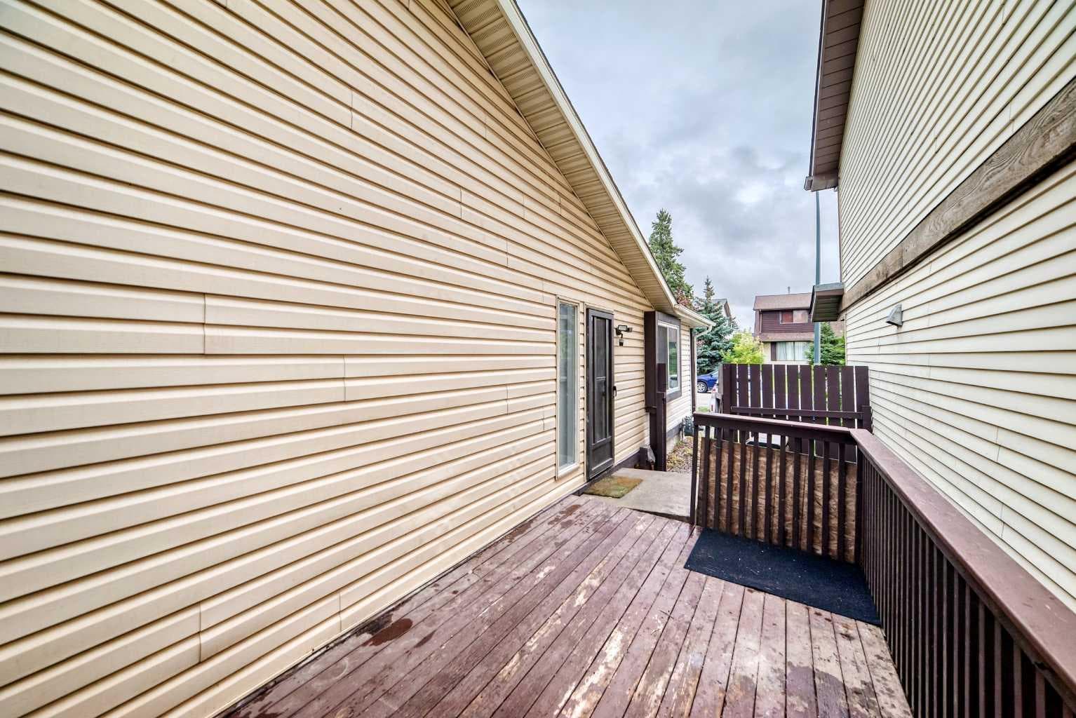 320 Abinger Crescent NE