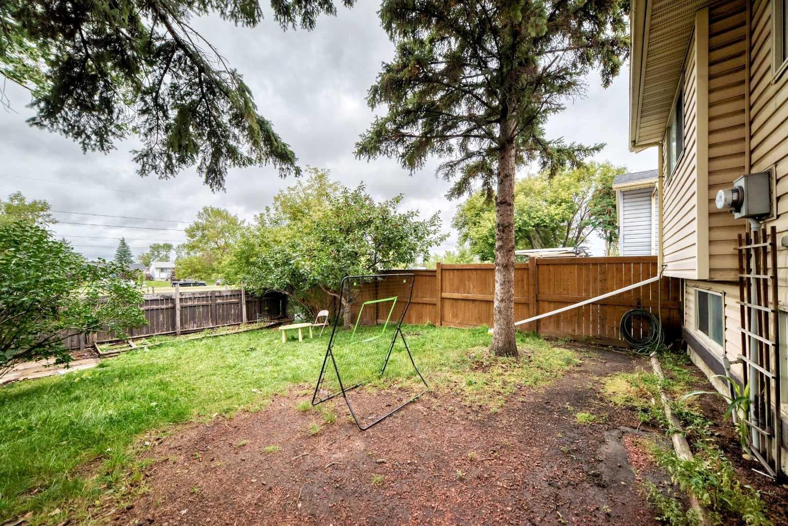 320 Abinger Crescent NE