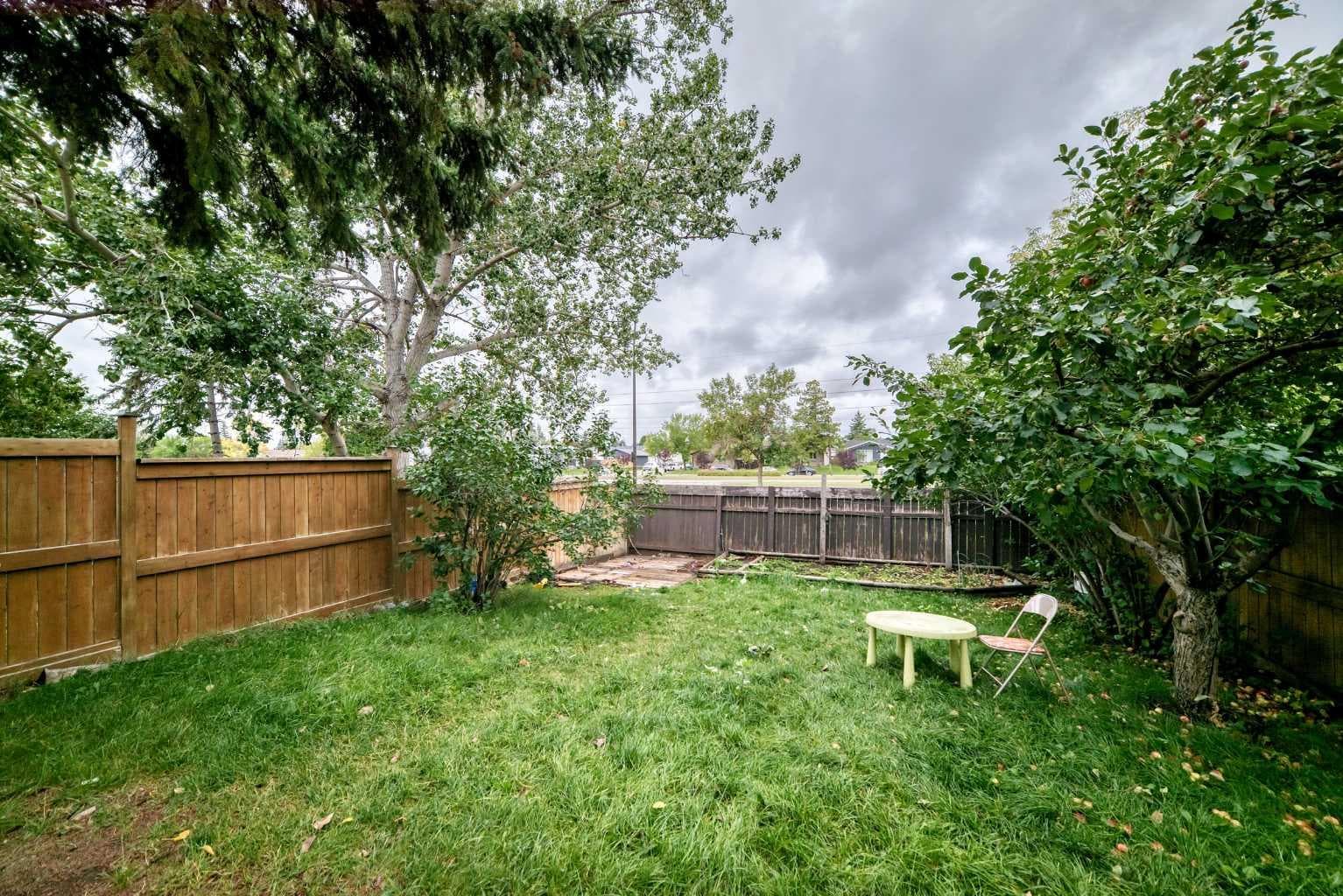 320 Abinger Crescent NE