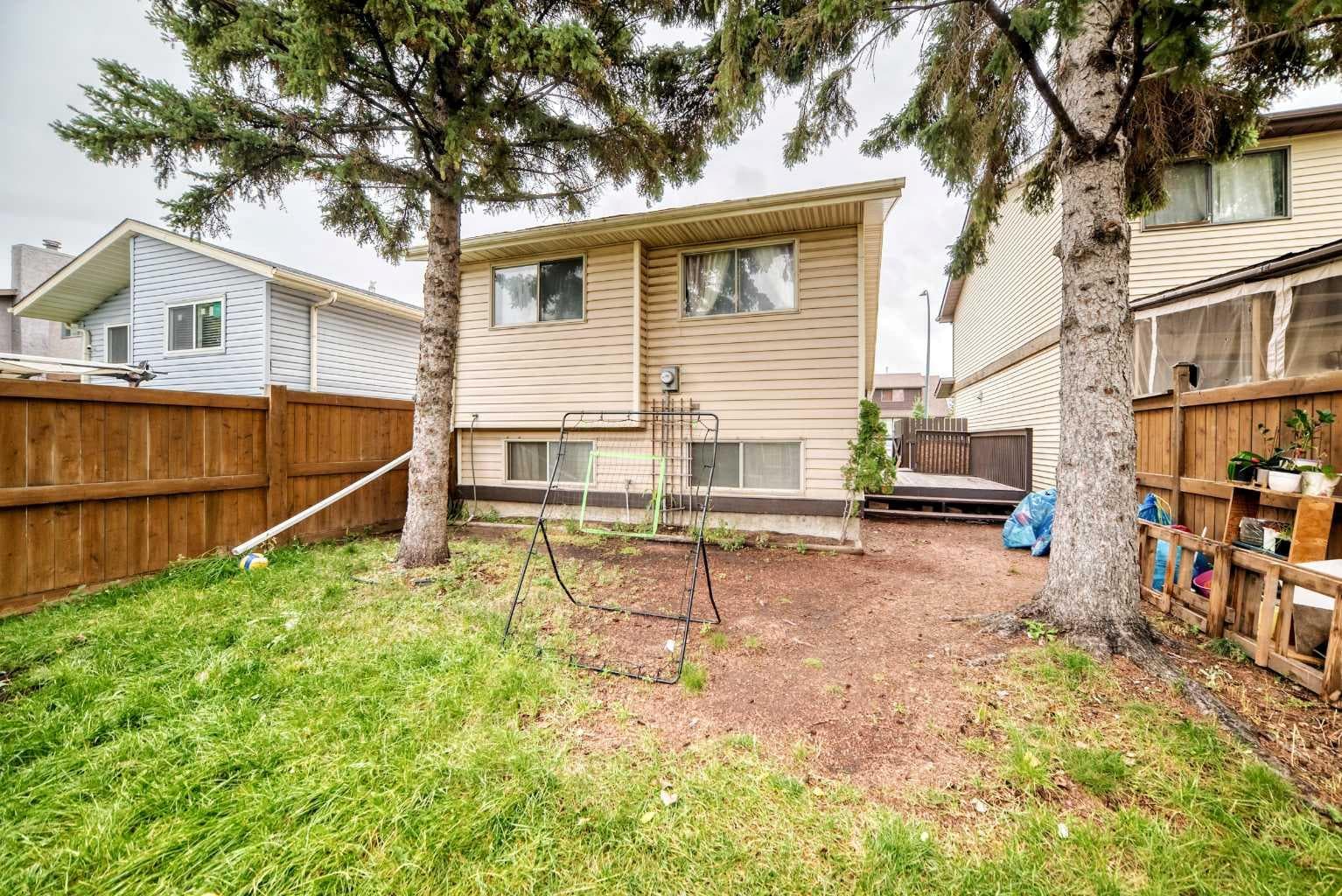 320 Abinger Crescent NE