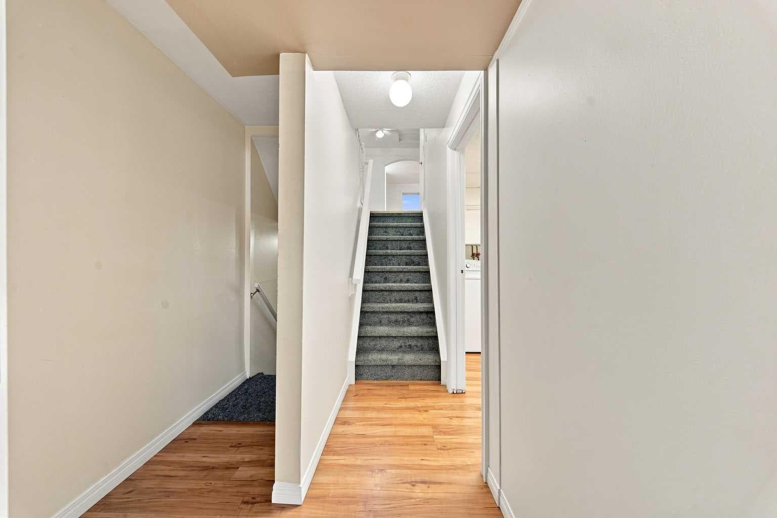 228 Taradale Close NE