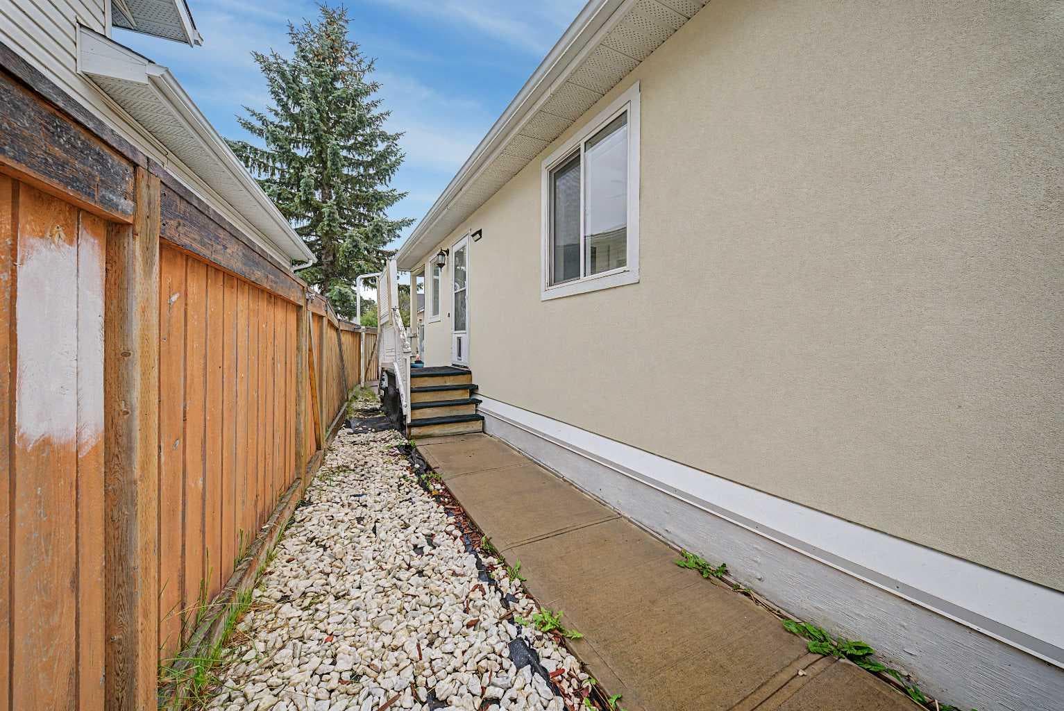 228 Taradale Close NE