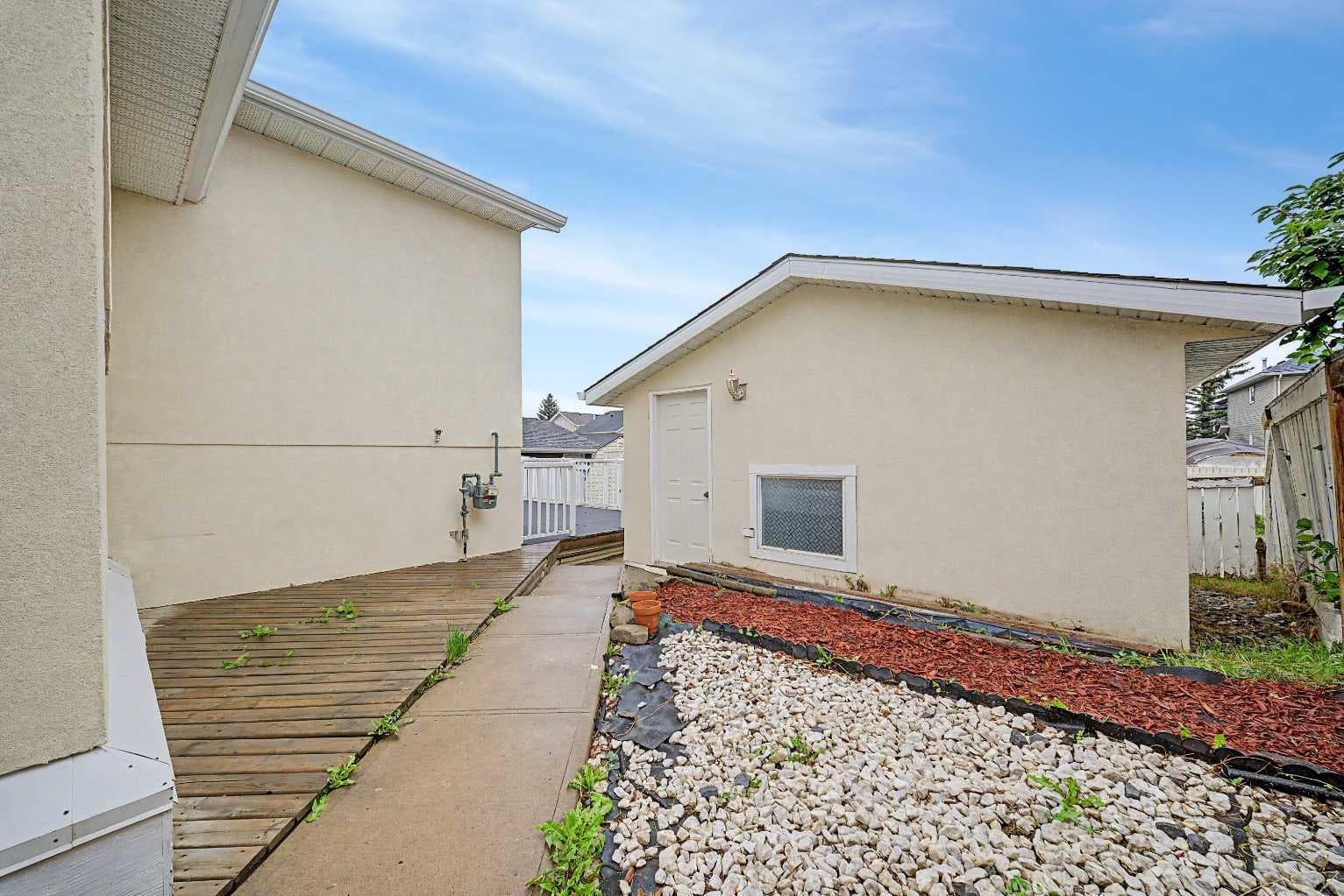 228 Taradale Close NE