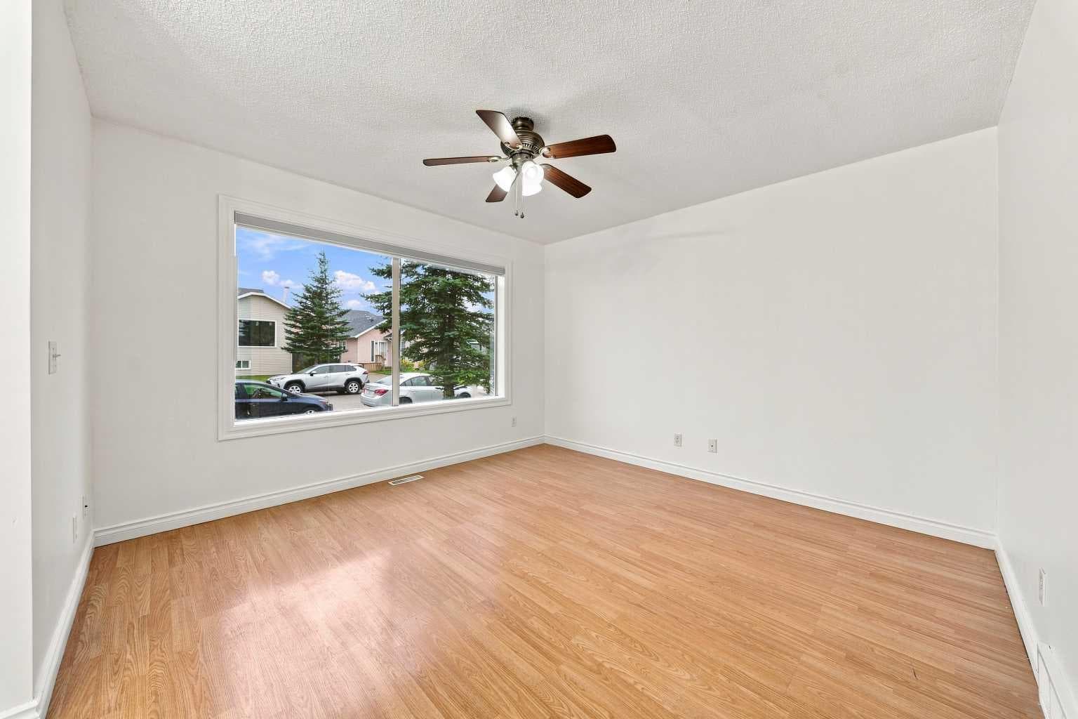 228 Taradale Close NE