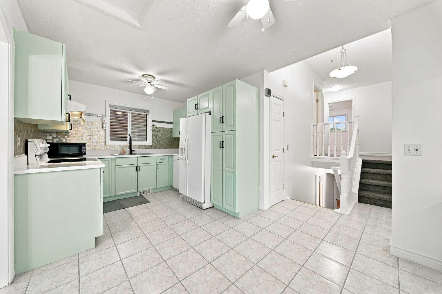 228 Taradale Close NE