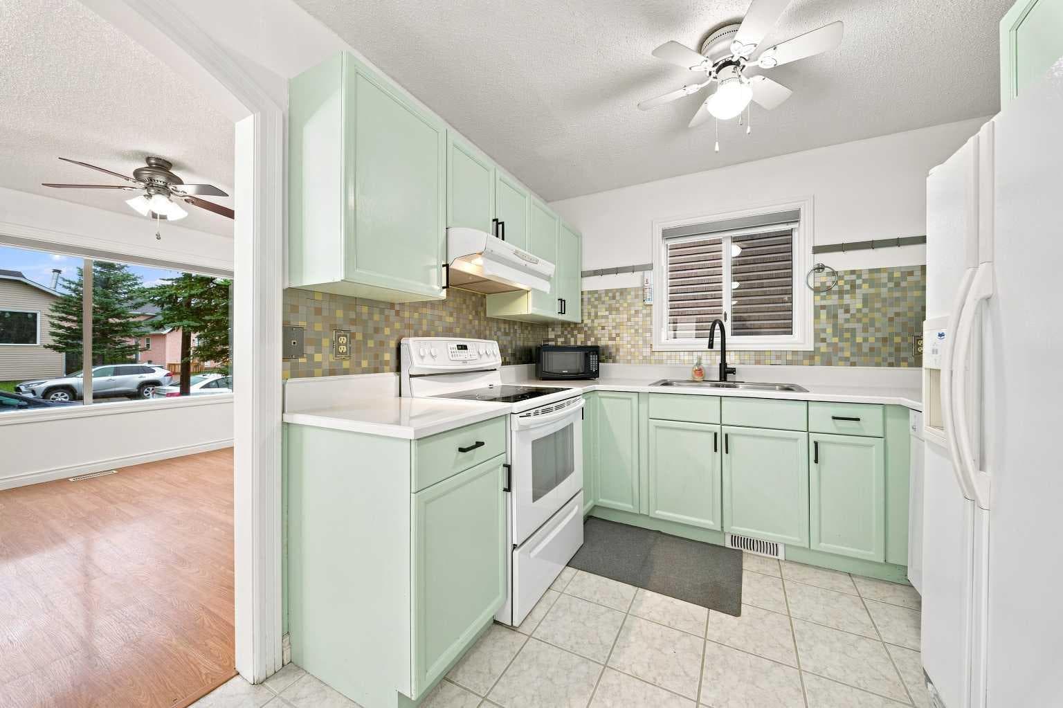 228 Taradale Close NE