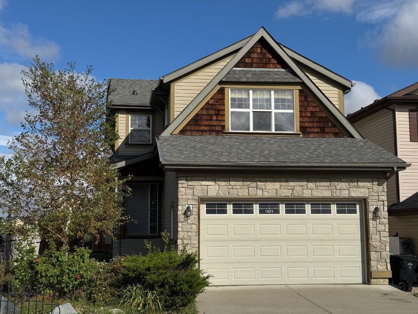 1028 Kincora Drive NW