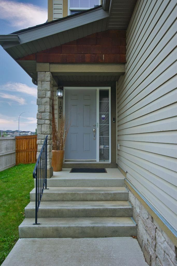 1028 Kincora Drive NW