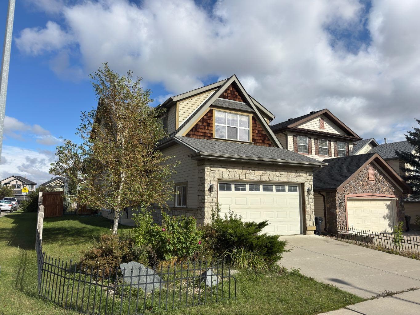 1028 Kincora Drive NW