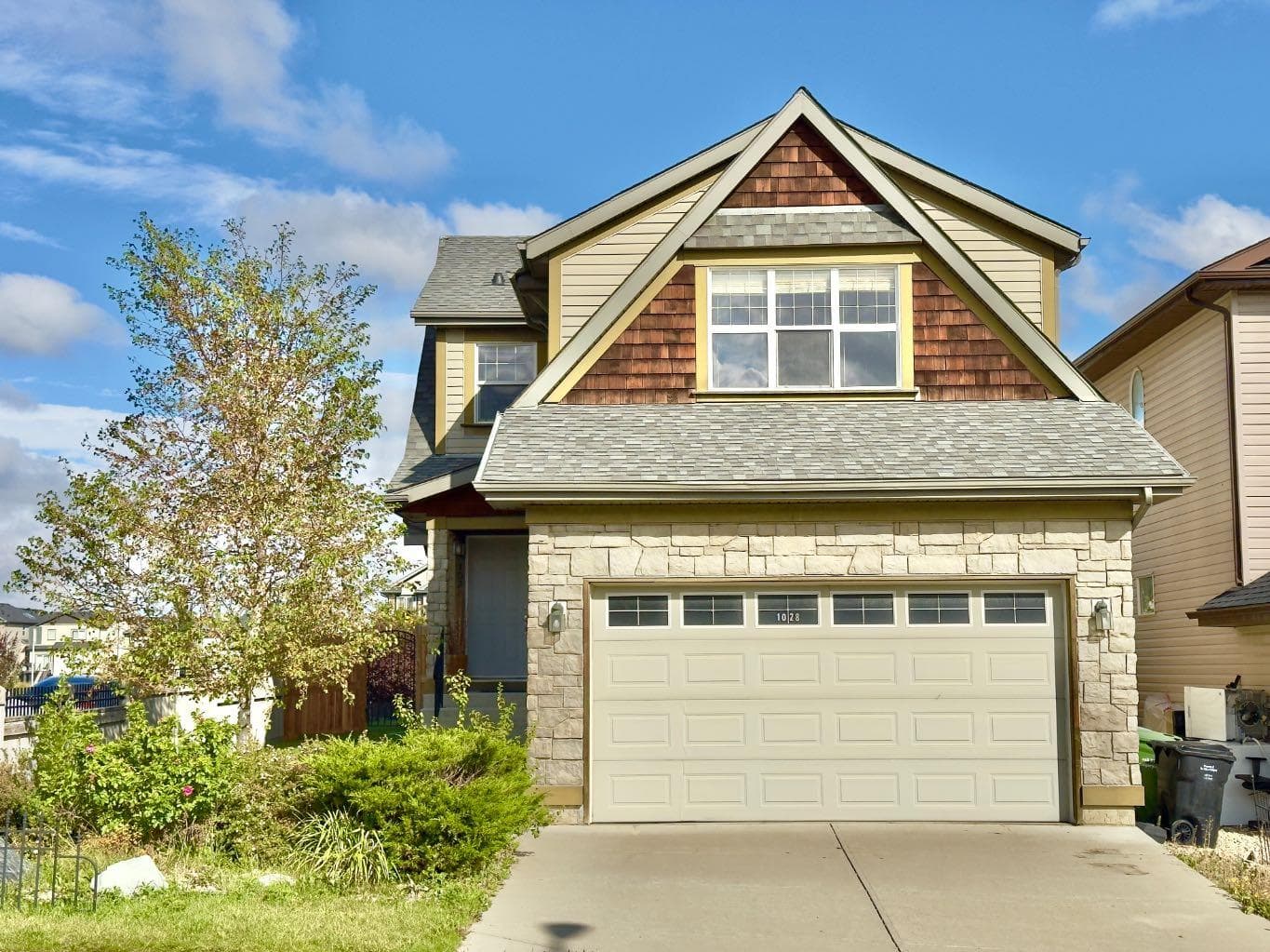 1028 Kincora Drive NW