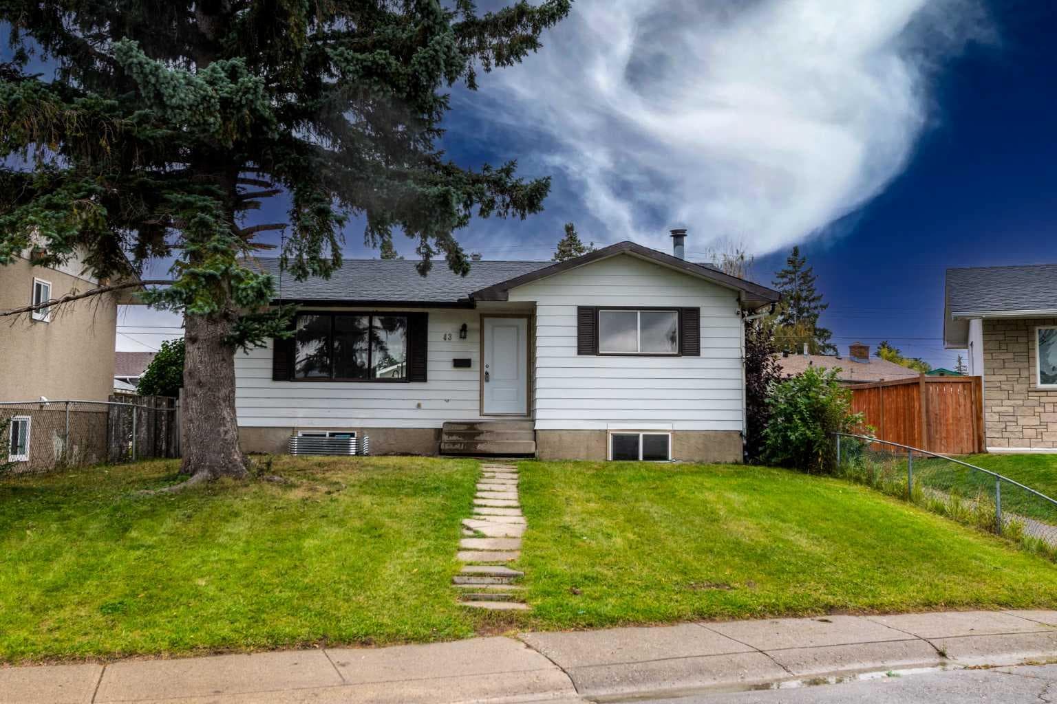 43 Maranda Close NE