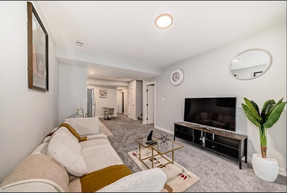 69 Amblehurst Way NW