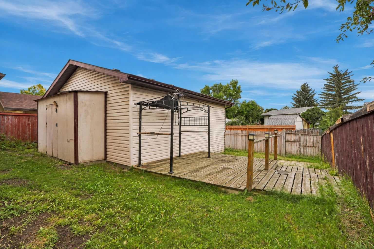 63 Rundleson Way NE