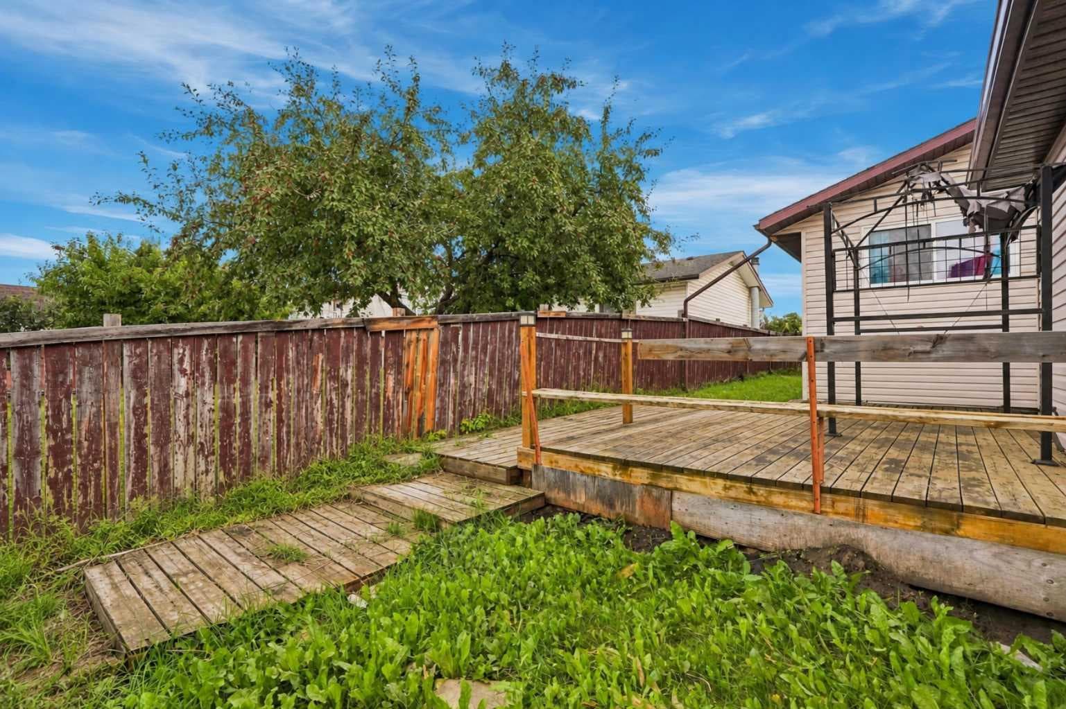 63 Rundleson Way NE