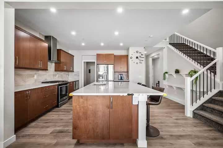 180 Howse Crescent NE