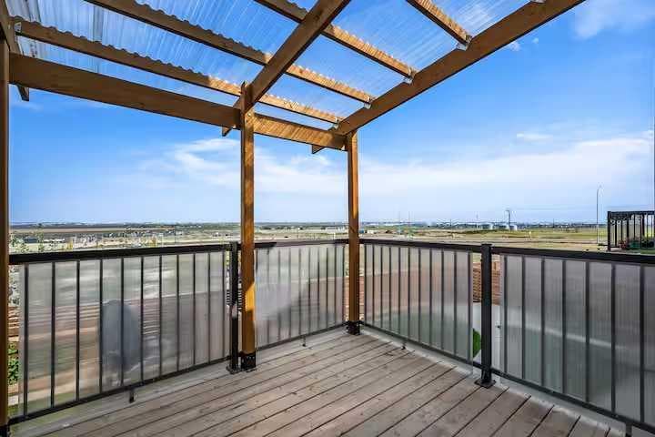 180 Howse Crescent NE