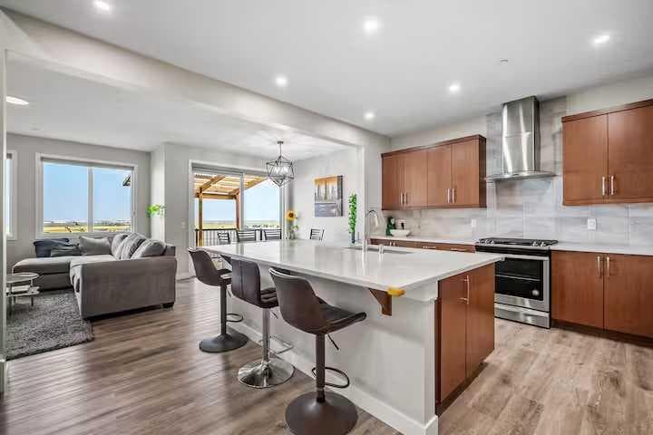 180 Howse Crescent NE