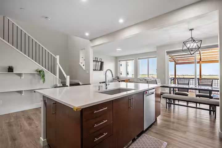 180 Howse Crescent NE