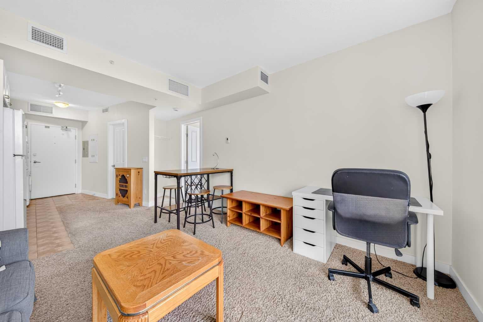 1806, 3820 Brentwood Road NW