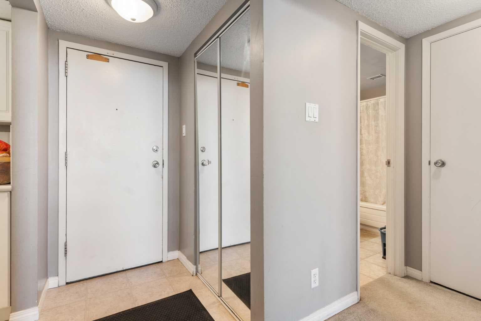 303, 30 Mchugh Court NE