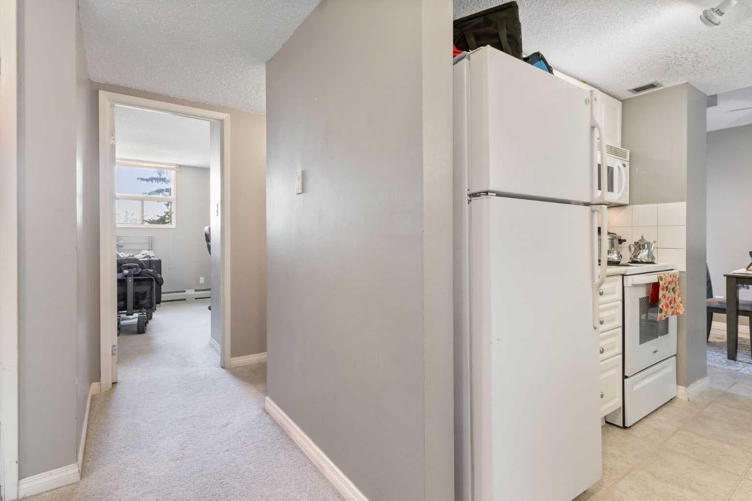 303, 30 Mchugh Court NE