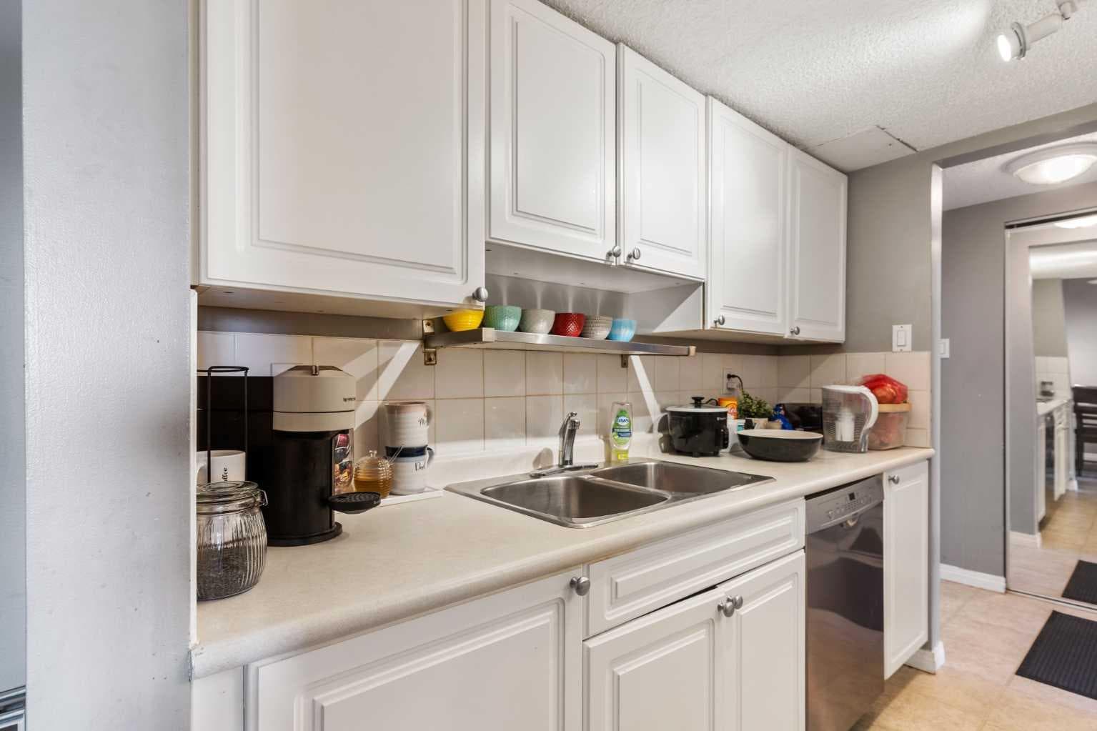 303, 30 Mchugh Court NE