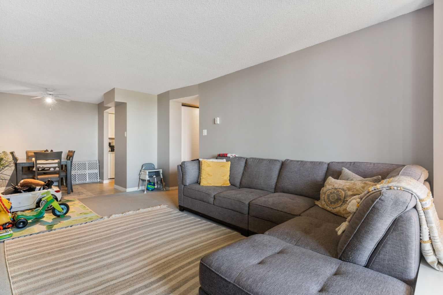 303, 30 Mchugh Court NE