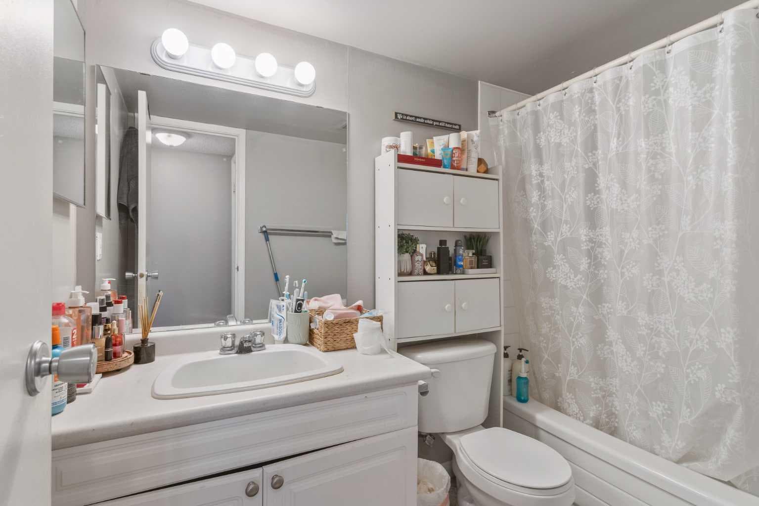 303, 30 Mchugh Court NE