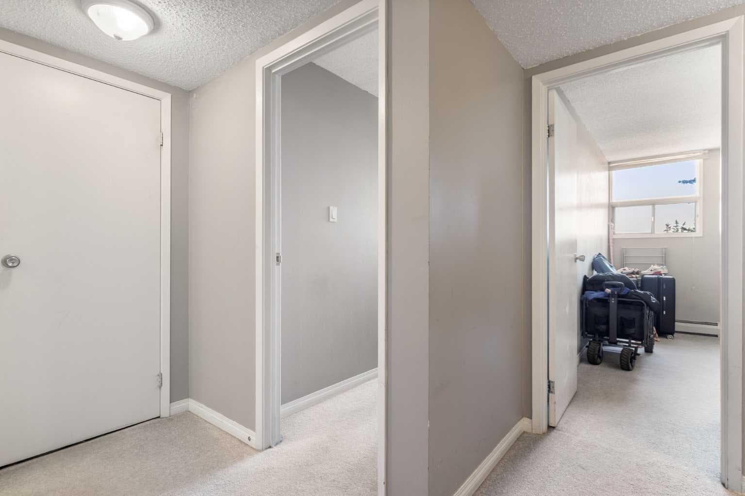 303, 30 Mchugh Court NE