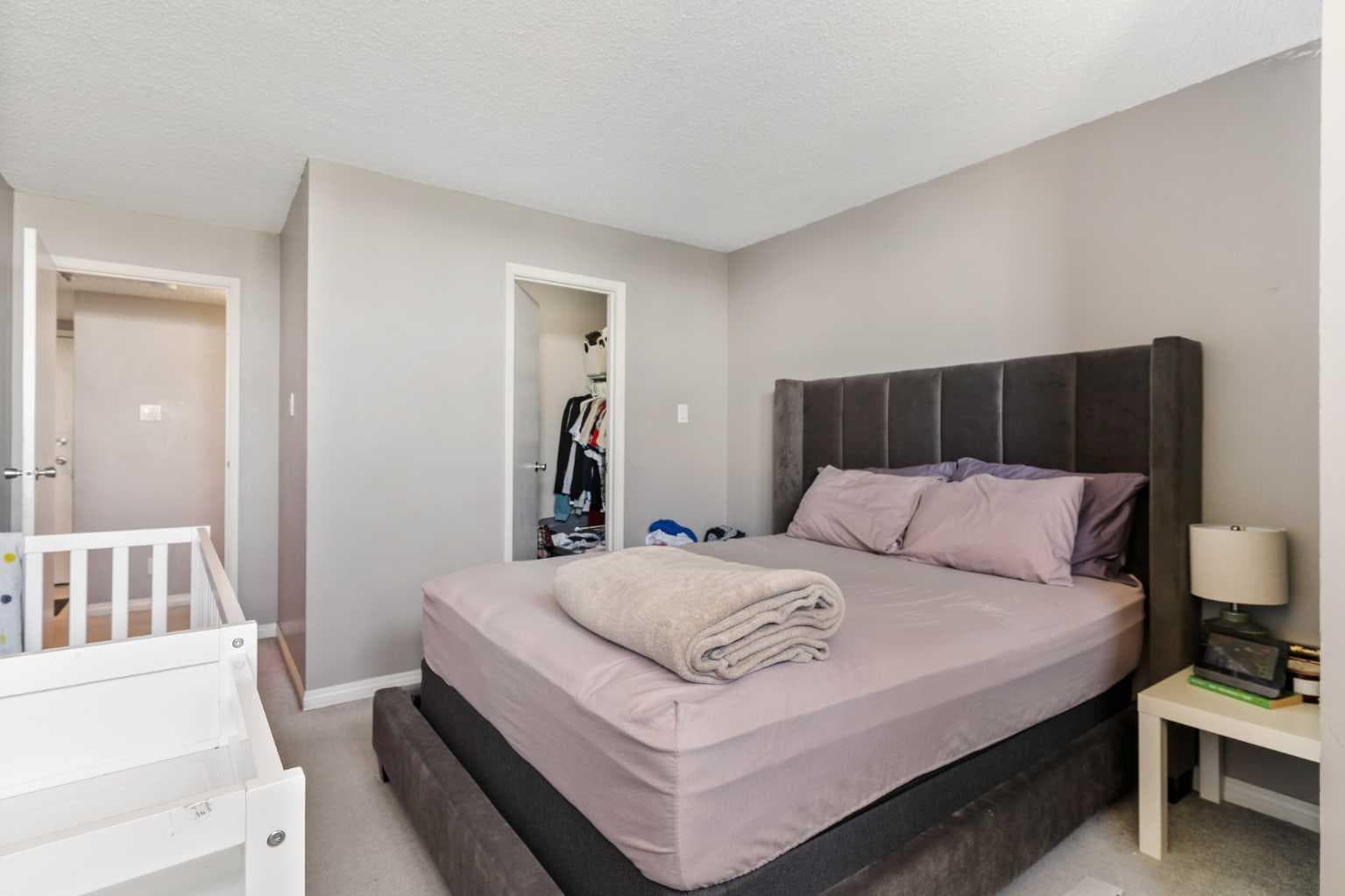 303, 30 Mchugh Court NE
