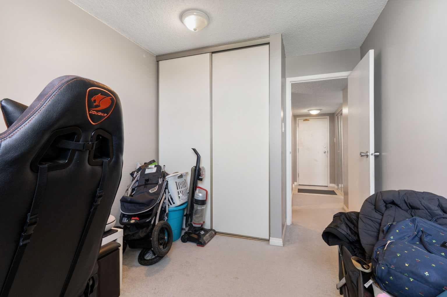 303, 30 Mchugh Court NE