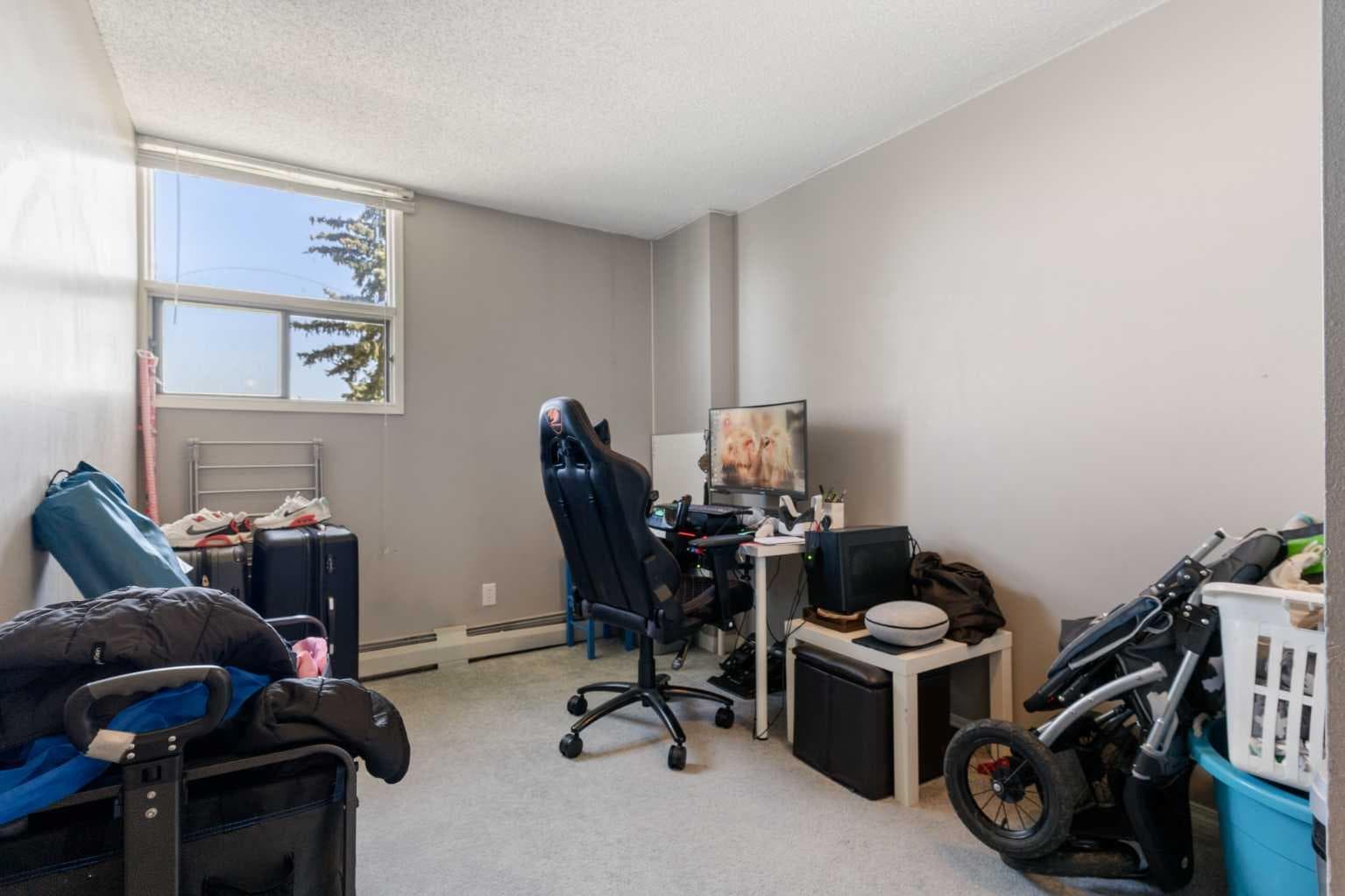 303, 30 Mchugh Court NE