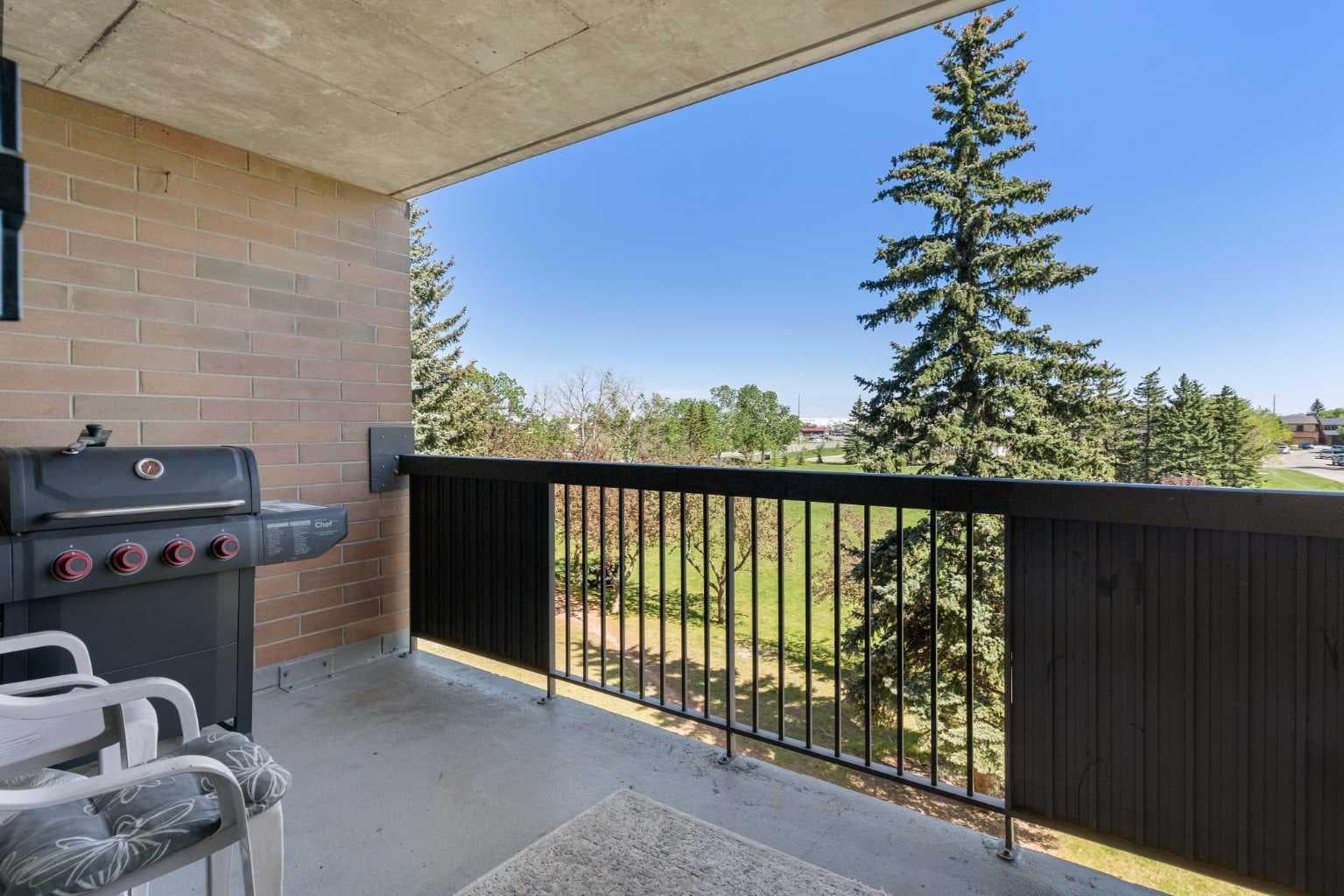 303, 30 Mchugh Court NE