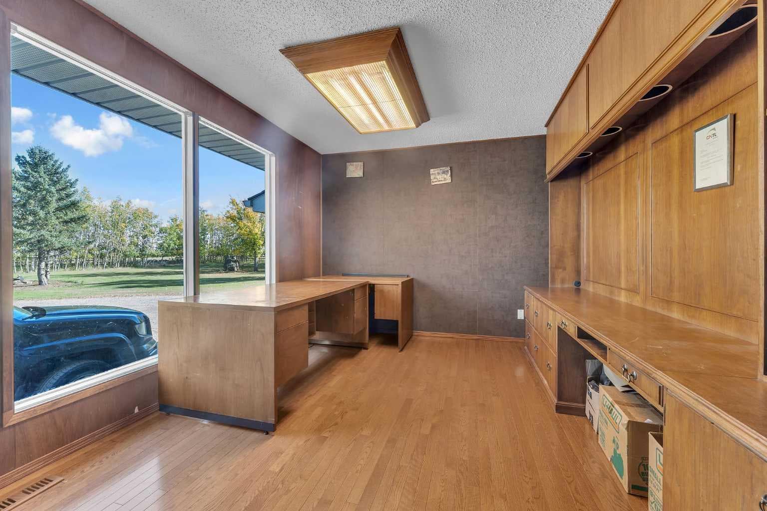 233081 Glenmore View Road 