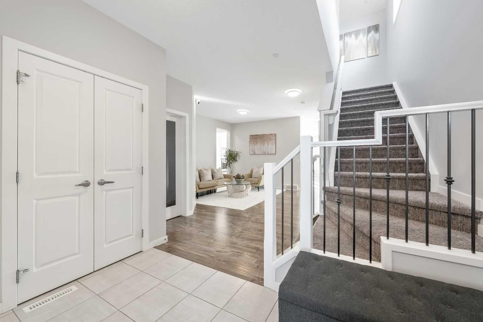 240 Lucas Crescent NW