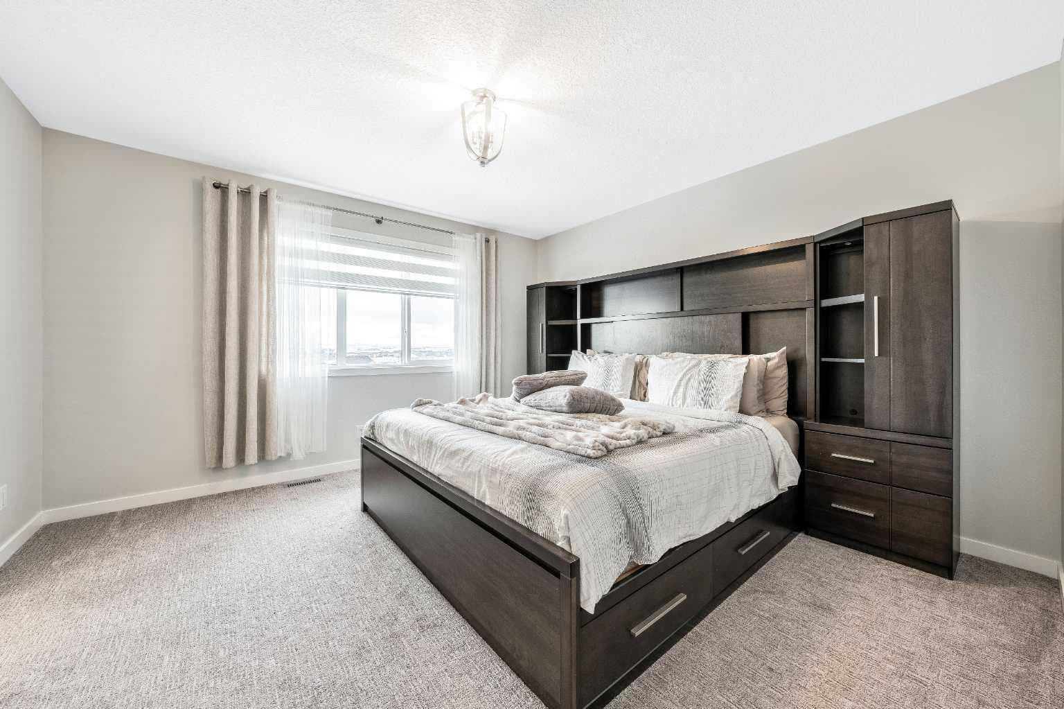 240 Lucas Crescent NW