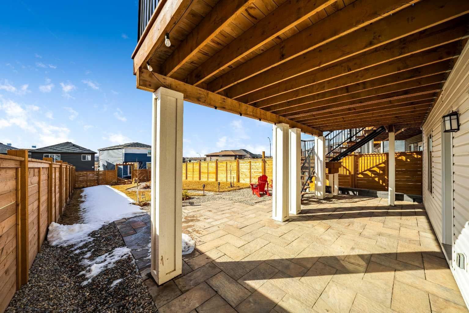 240 Lucas Crescent NW