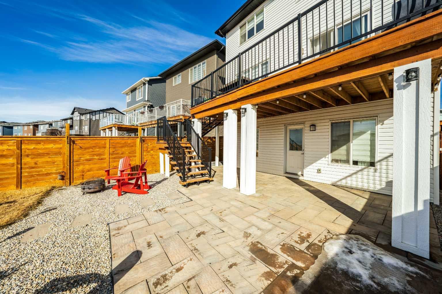 240 Lucas Crescent NW