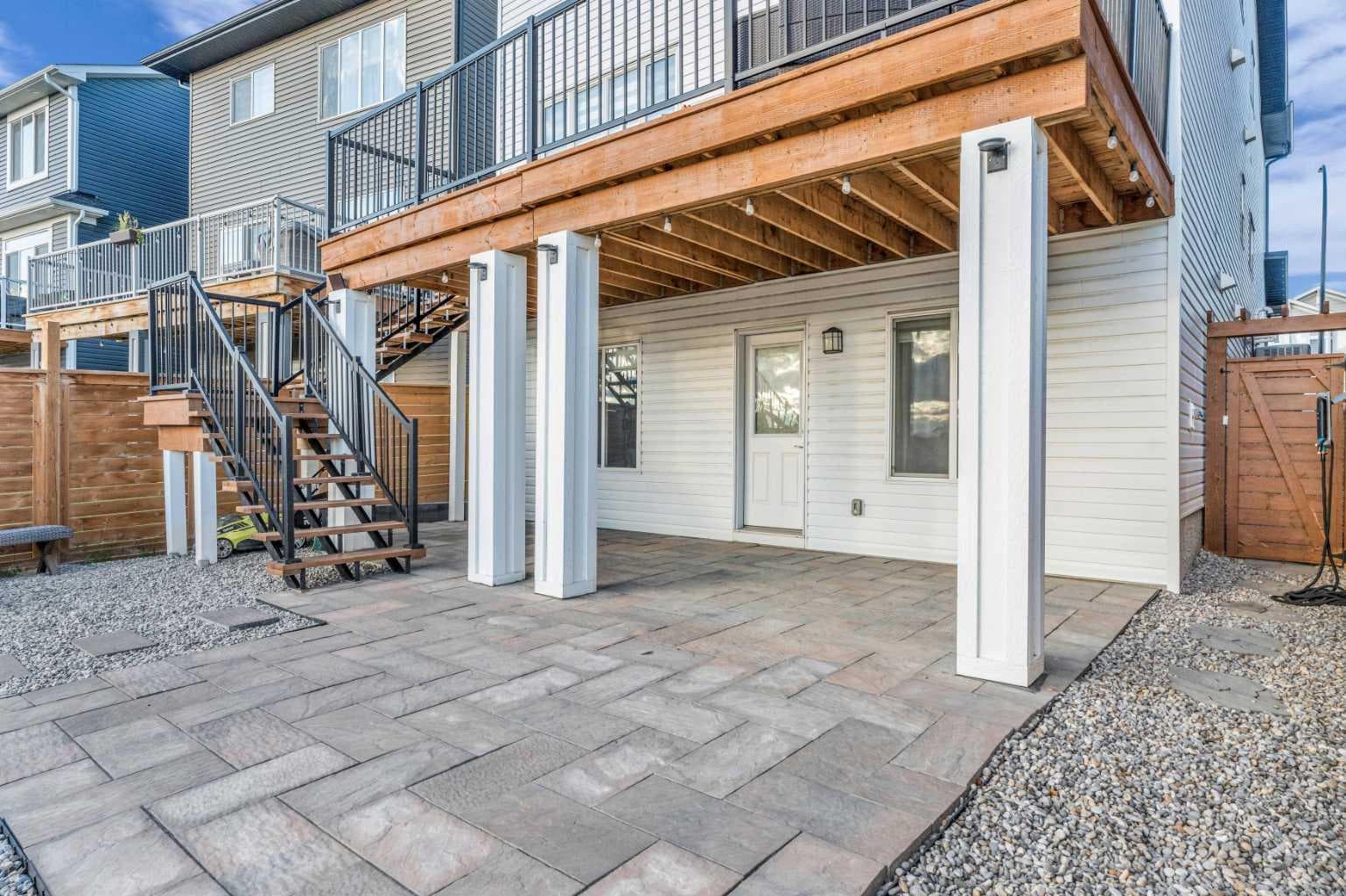 240 Lucas Crescent NW
