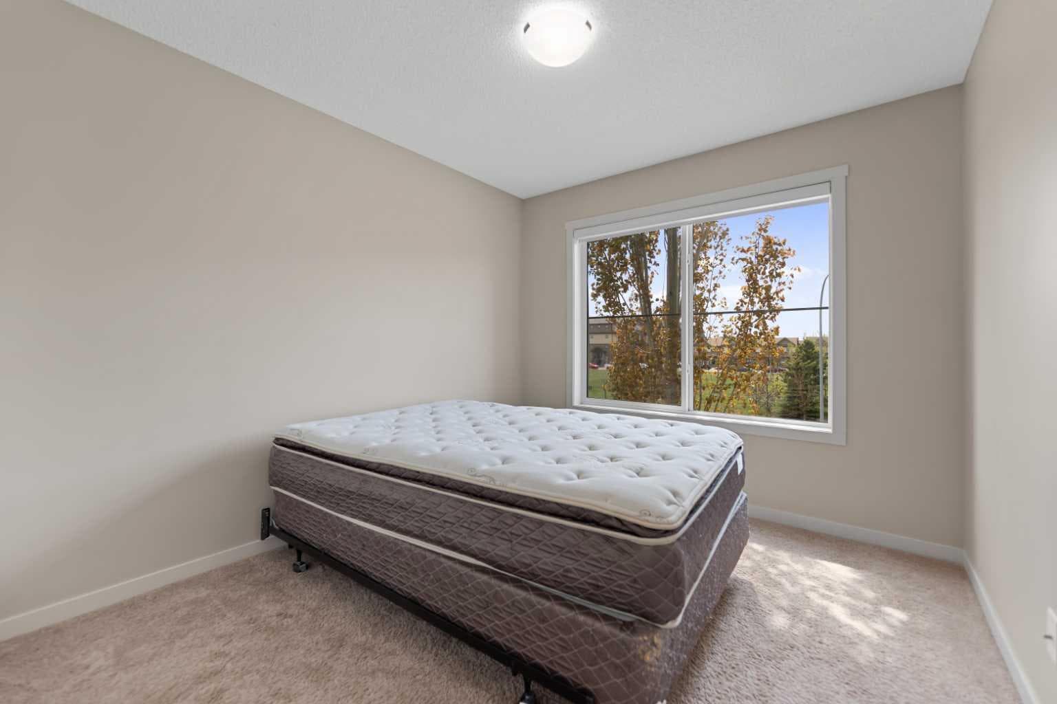 81 Copperpond Landing SE