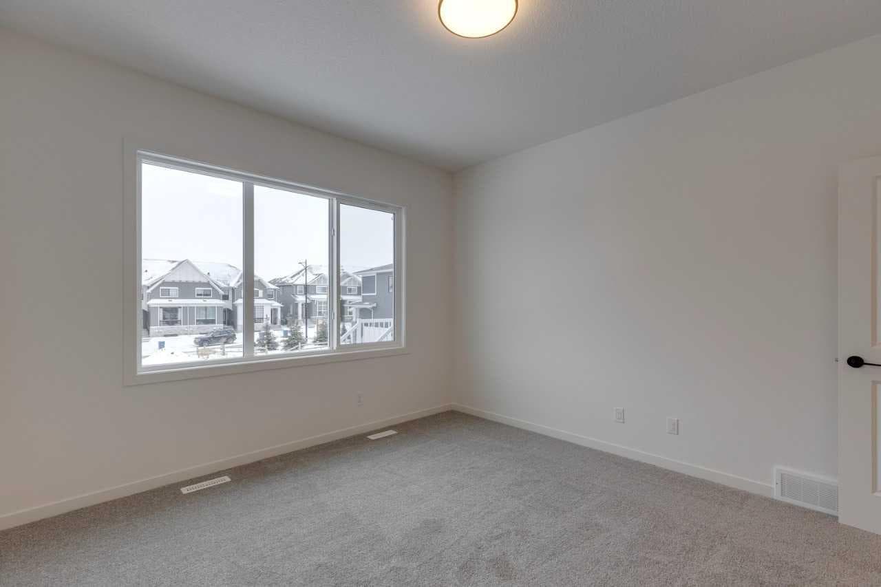 1402 Bayview Crescent SW