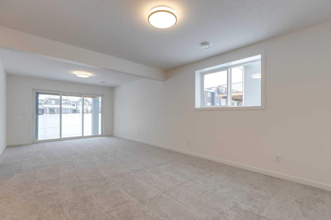 1402 Bayview Crescent SW