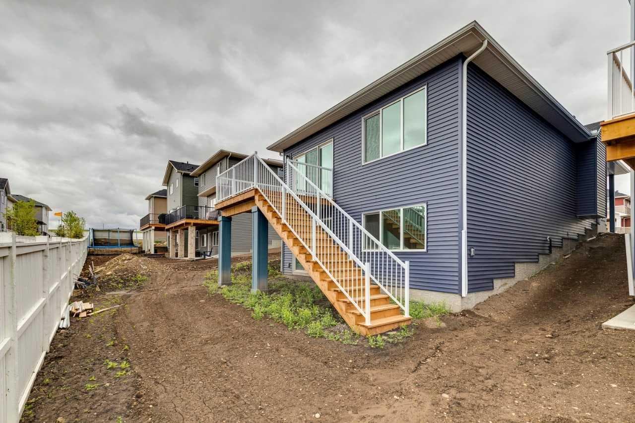 1402 Bayview Crescent SW