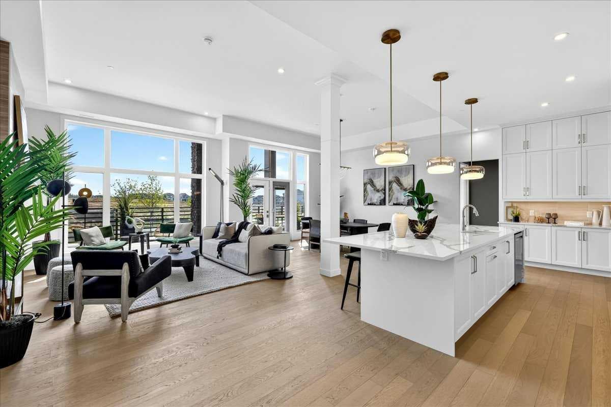 102, 140 Marina Cove SE