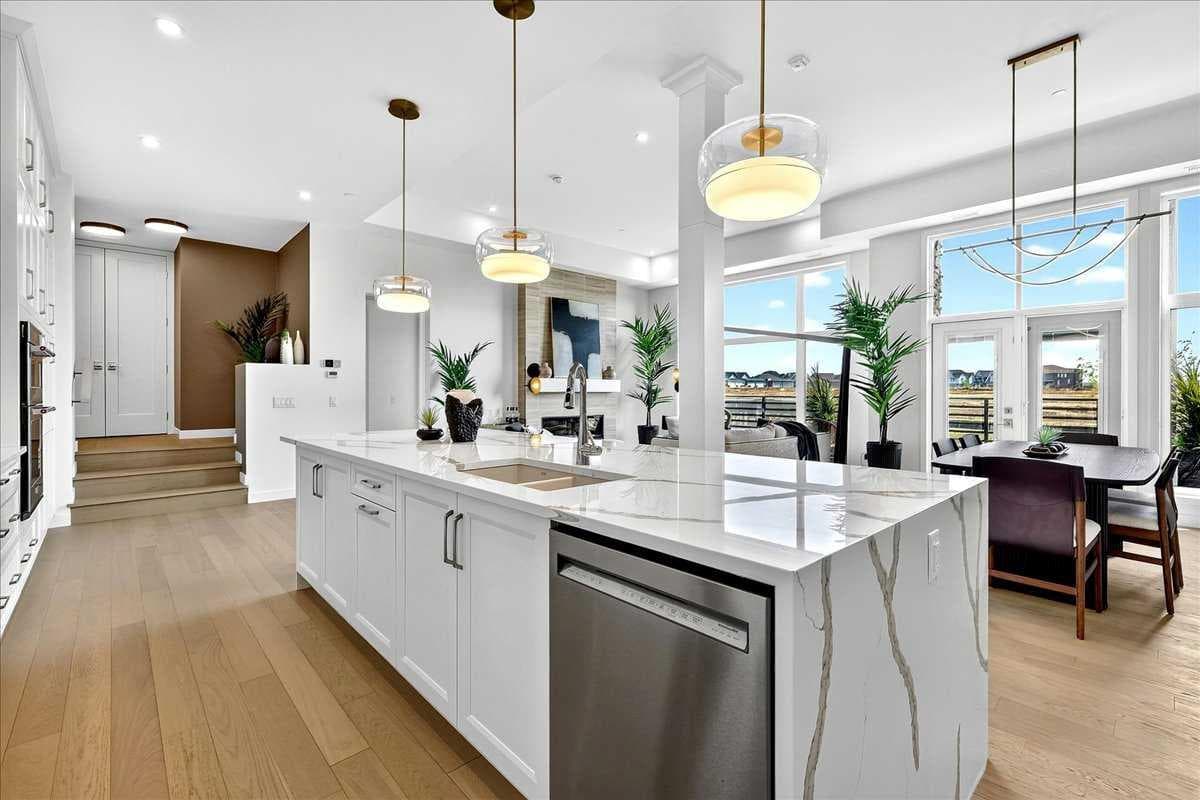 102, 140 Marina Cove SE
