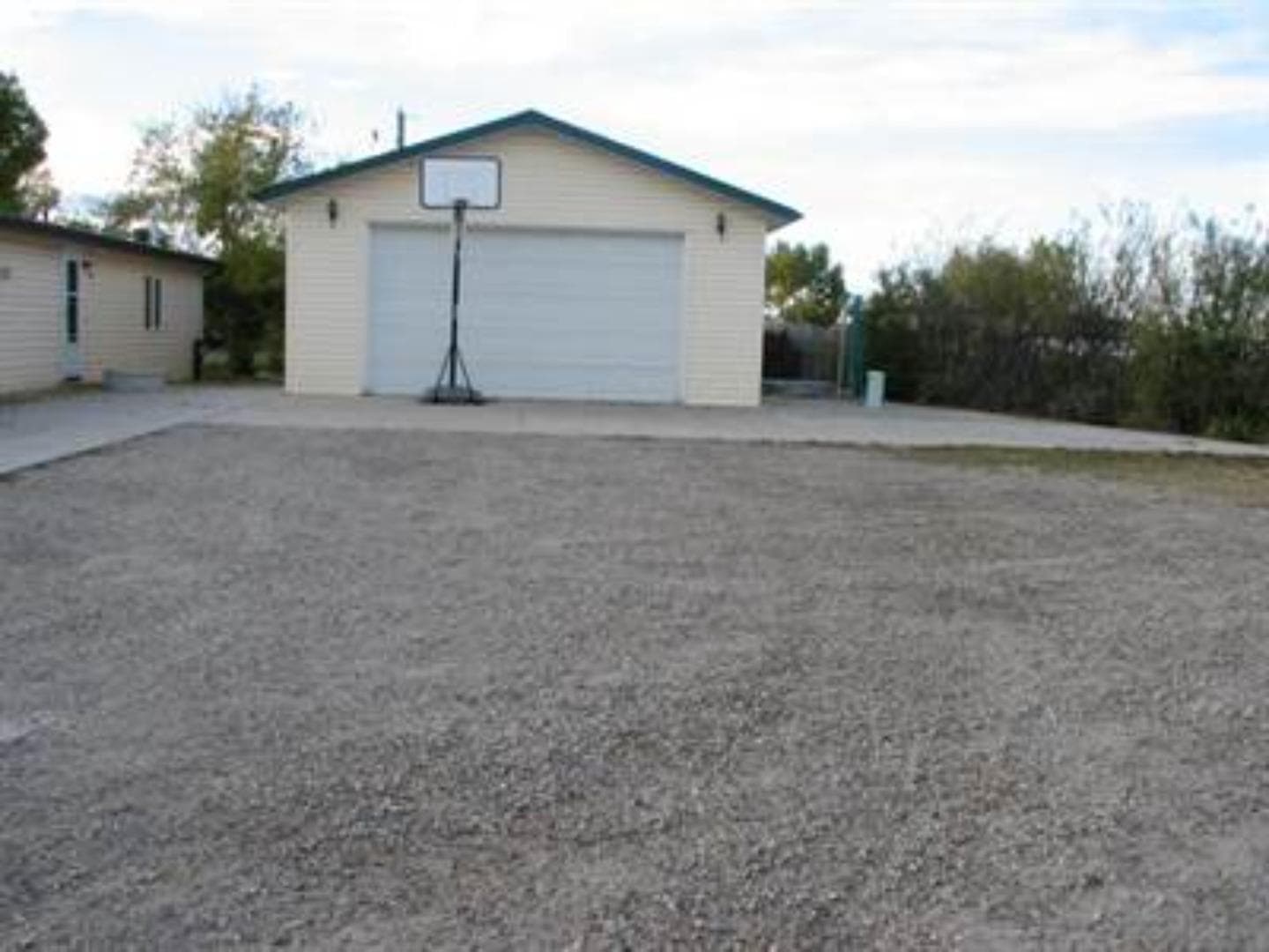 8080R 9 Avenue SE