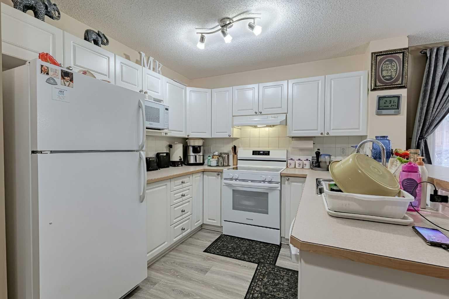 501 Coral Cove NE
