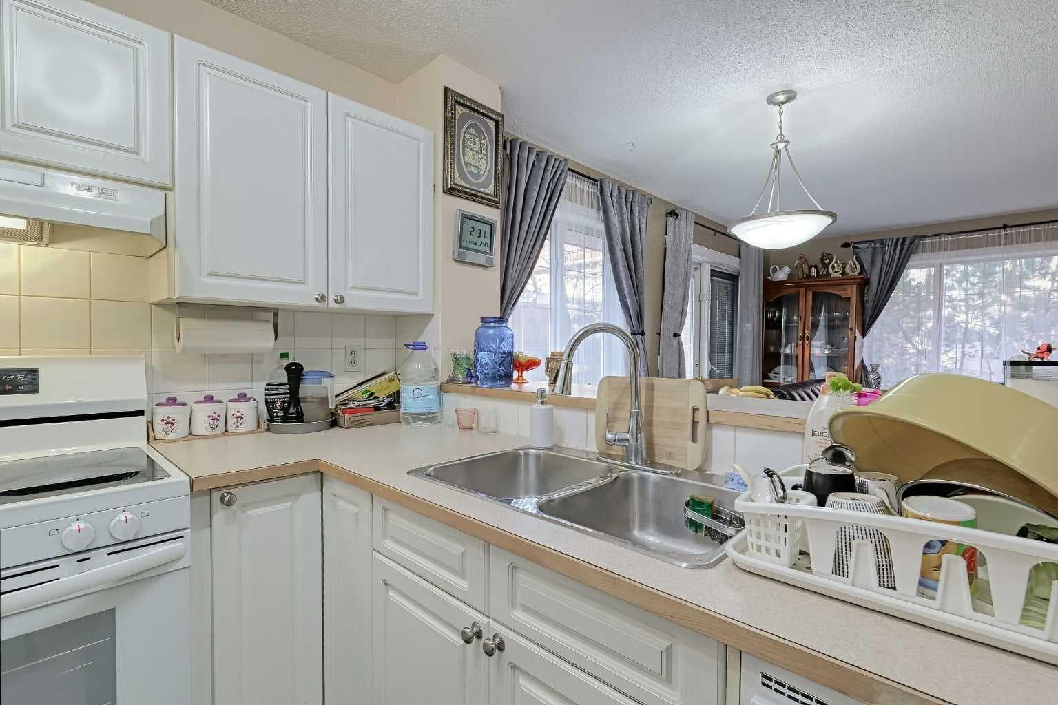 501 Coral Cove NE